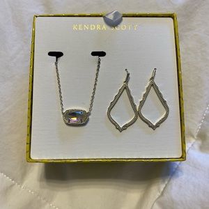 NIB Kendra Scott gold dichroic glass gift set